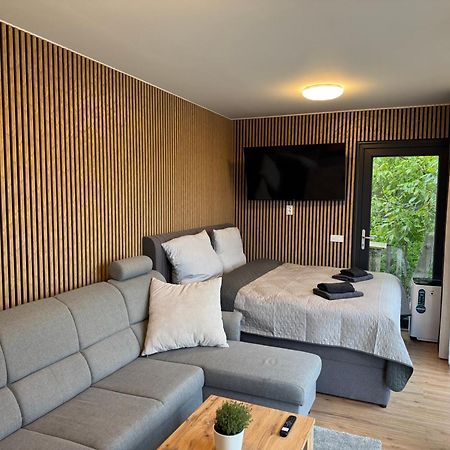 Airport Luxury Apartment & Spa 프라하 외부 사진