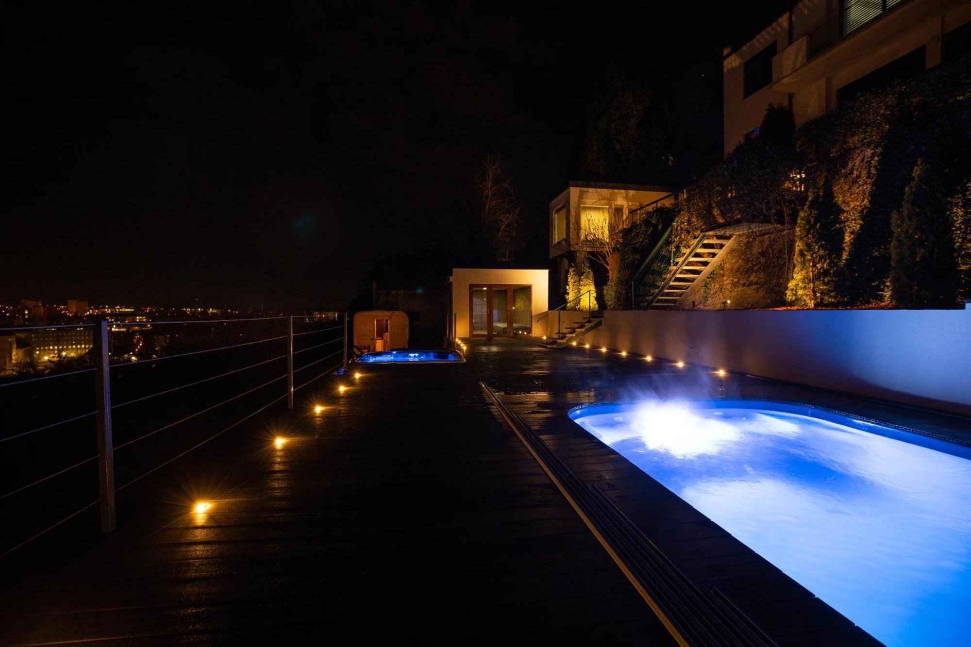 Airport Luxury Apartment & Spa 프라하 외부 사진