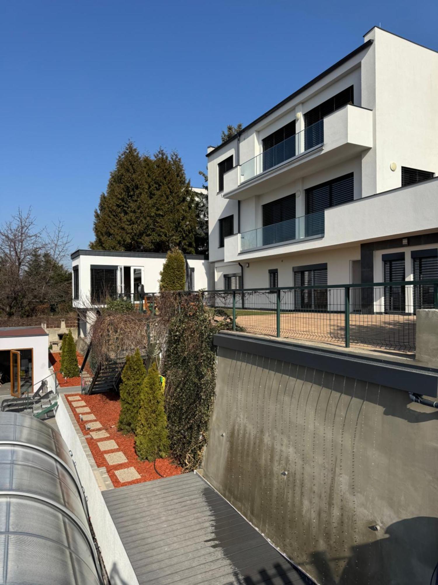 Airport Luxury Apartment & Spa 프라하 외부 사진