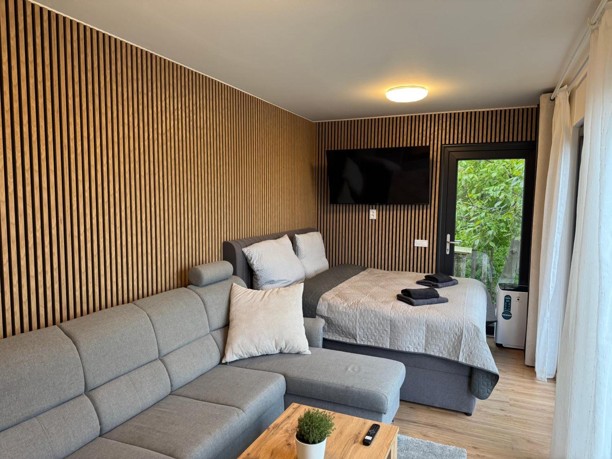 Airport Luxury Apartment & Spa 프라하 외부 사진